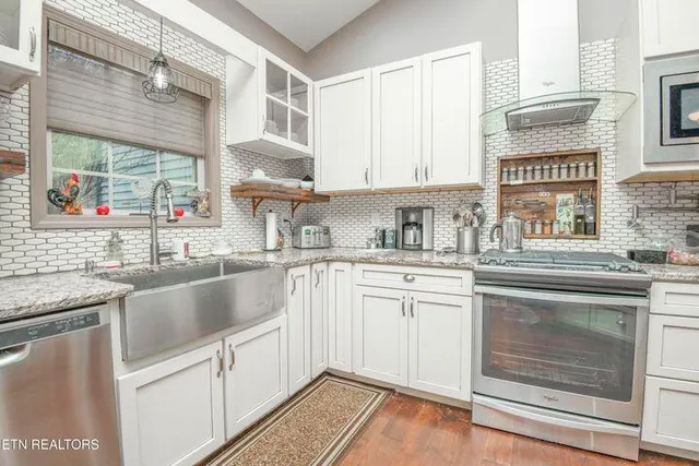 $950,000 | 174 Bluegreen Way, Rockwood, TN 37854