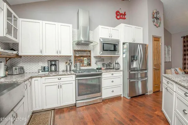 $950,000 | 174 Bluegreen Way, Rockwood, TN 37854