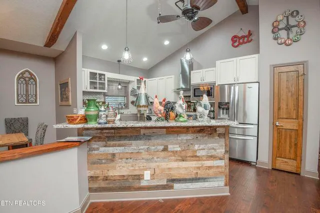 $950,000 | 174 Bluegreen Way, Rockwood, TN 37854