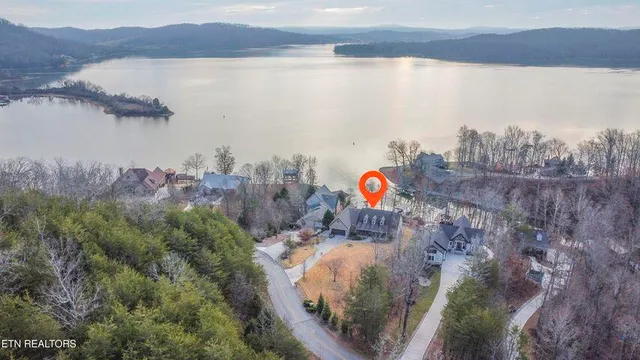 $950,000 | 174 Bluegreen Way, Rockwood, TN 37854