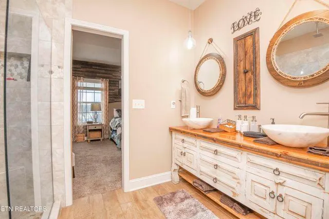 $950,000 | 174 Bluegreen Way, Rockwood, TN 37854