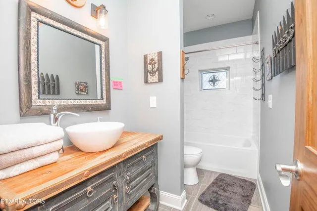 $950,000 | 174 Bluegreen Way, Rockwood, TN 37854