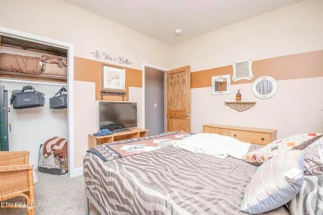 $950,000 | 174 Bluegreen Way, Rockwood, TN 37854