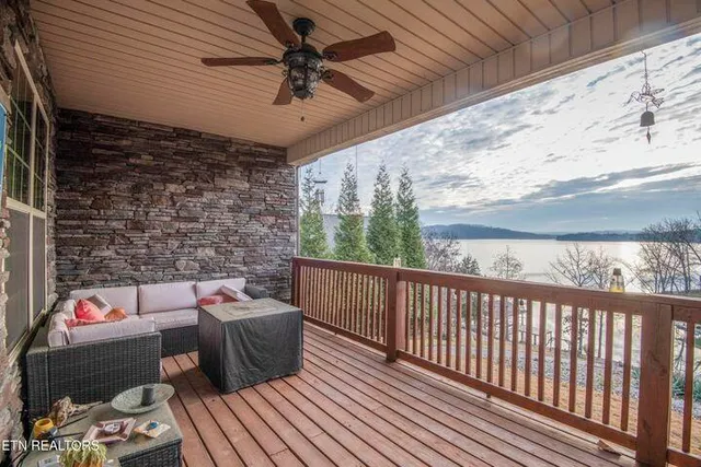 $950,000 | 174 Bluegreen Way, Rockwood, TN 37854