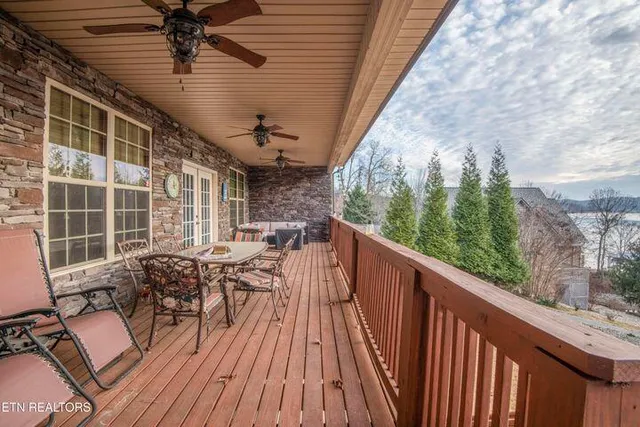 $950,000 | 174 Bluegreen Way, Rockwood, TN 37854