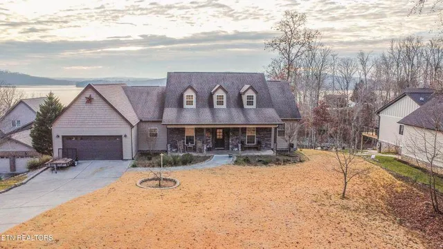 $950,000 | 174 Bluegreen Way, Rockwood, TN 37854