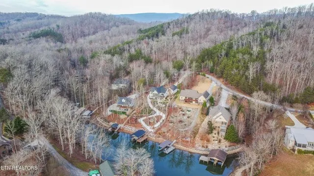 $950,000 | 174 Bluegreen Way, Rockwood, TN 37854