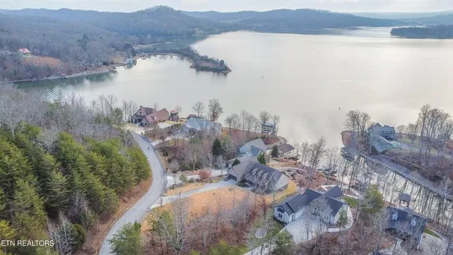$950,000 | 174 Bluegreen Way, Rockwood, TN 37854