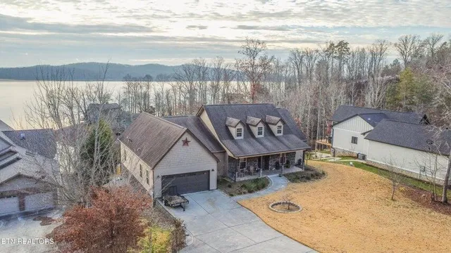 $950,000 | 174 Bluegreen Way, Rockwood, TN 37854