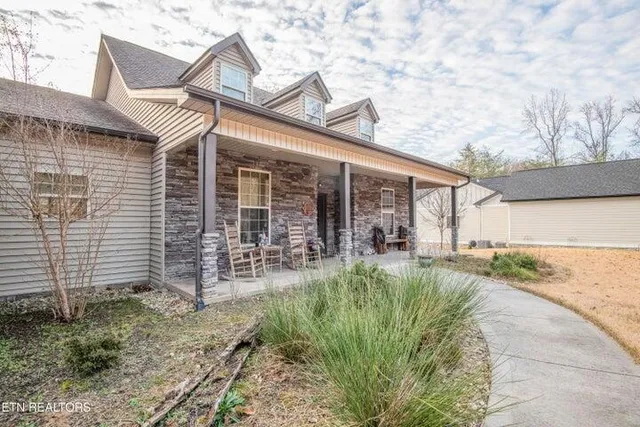 $950,000 | 174 Bluegreen Way, Rockwood, TN 37854