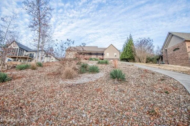 $950,000 | 174 Bluegreen Way, Rockwood, TN 37854