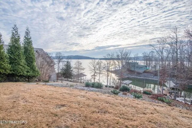 $950,000 | 174 Bluegreen Way, Rockwood, TN 37854