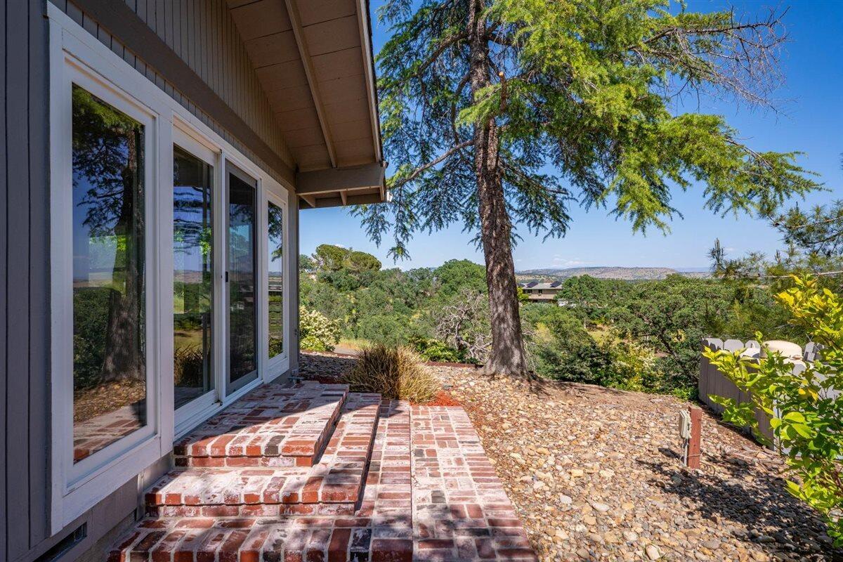 14545 Carriage Lane Red Bluff, CA 96080 - Photo 38 of 67 a view of a pathway both side of the house