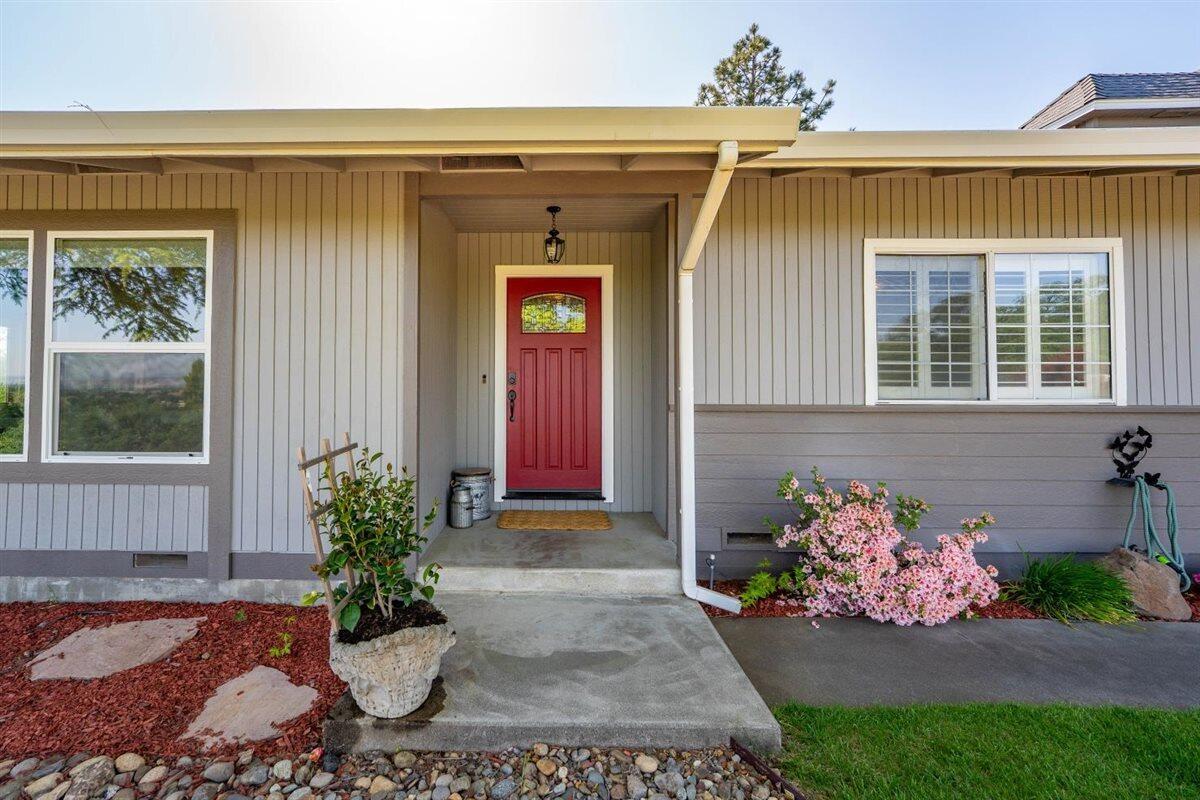 14545 Carriage Lane Red Bluff, CA 96080 - Photo 6 of 67 a front view of a house