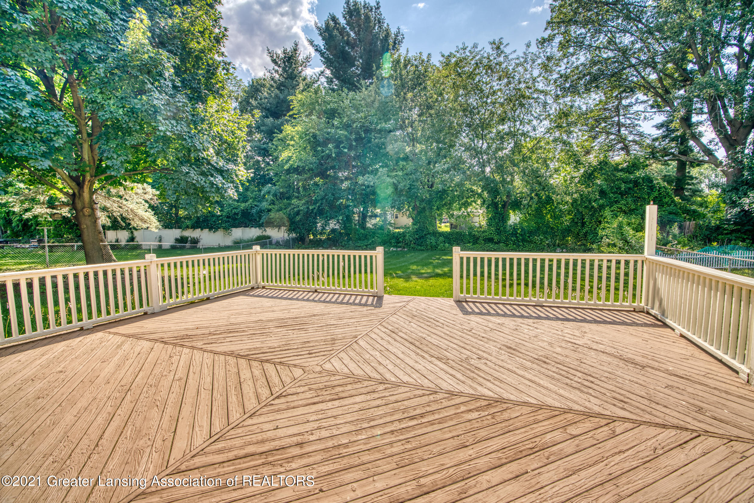 2417 Byrnes Road Lansing, MI 48906 - Photo 30 of 36 Deck