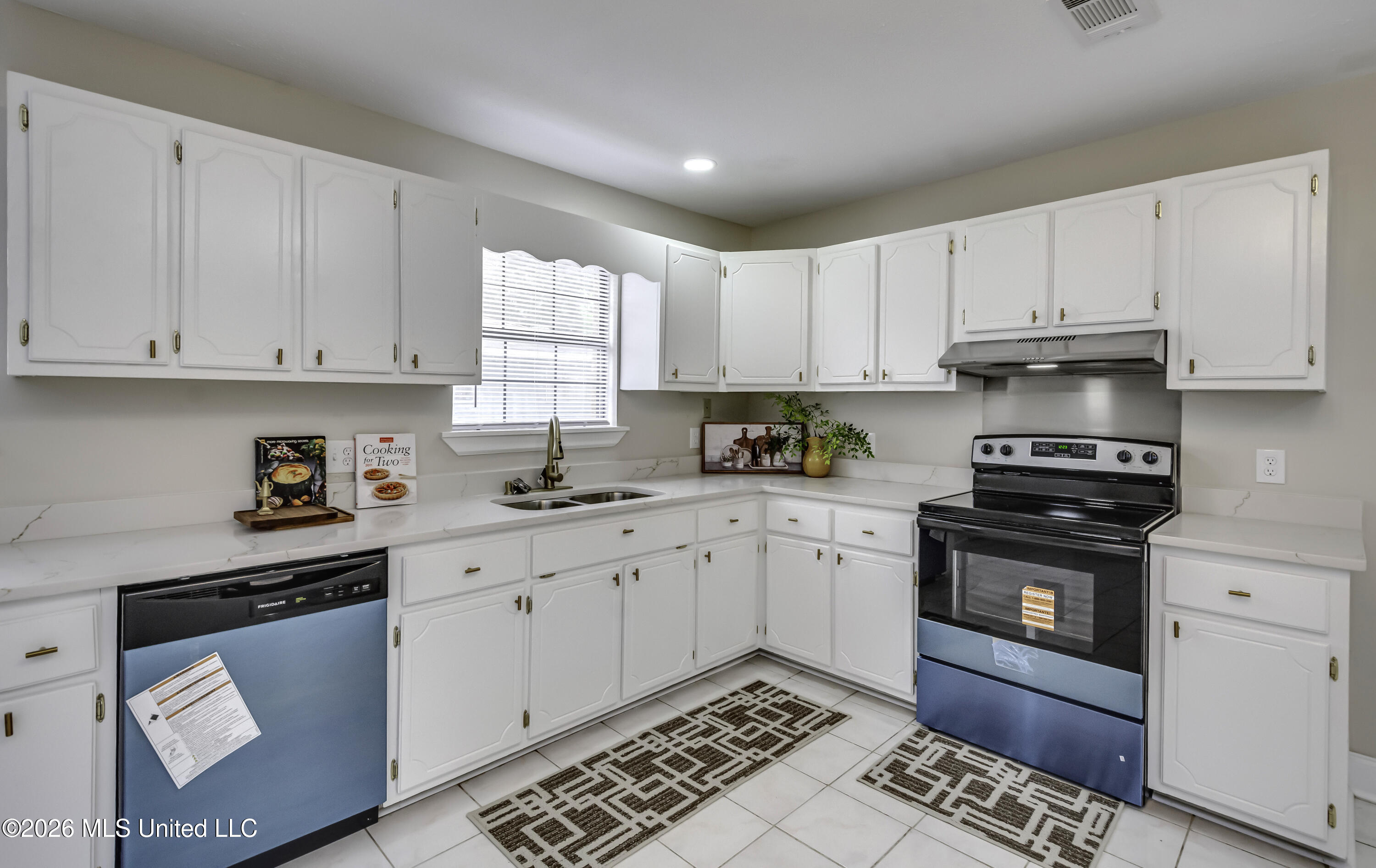 5534 Clinton Boulevard Jackson, MS 39209 - Photo 11 of 28 5534 Clinton Blvd--32