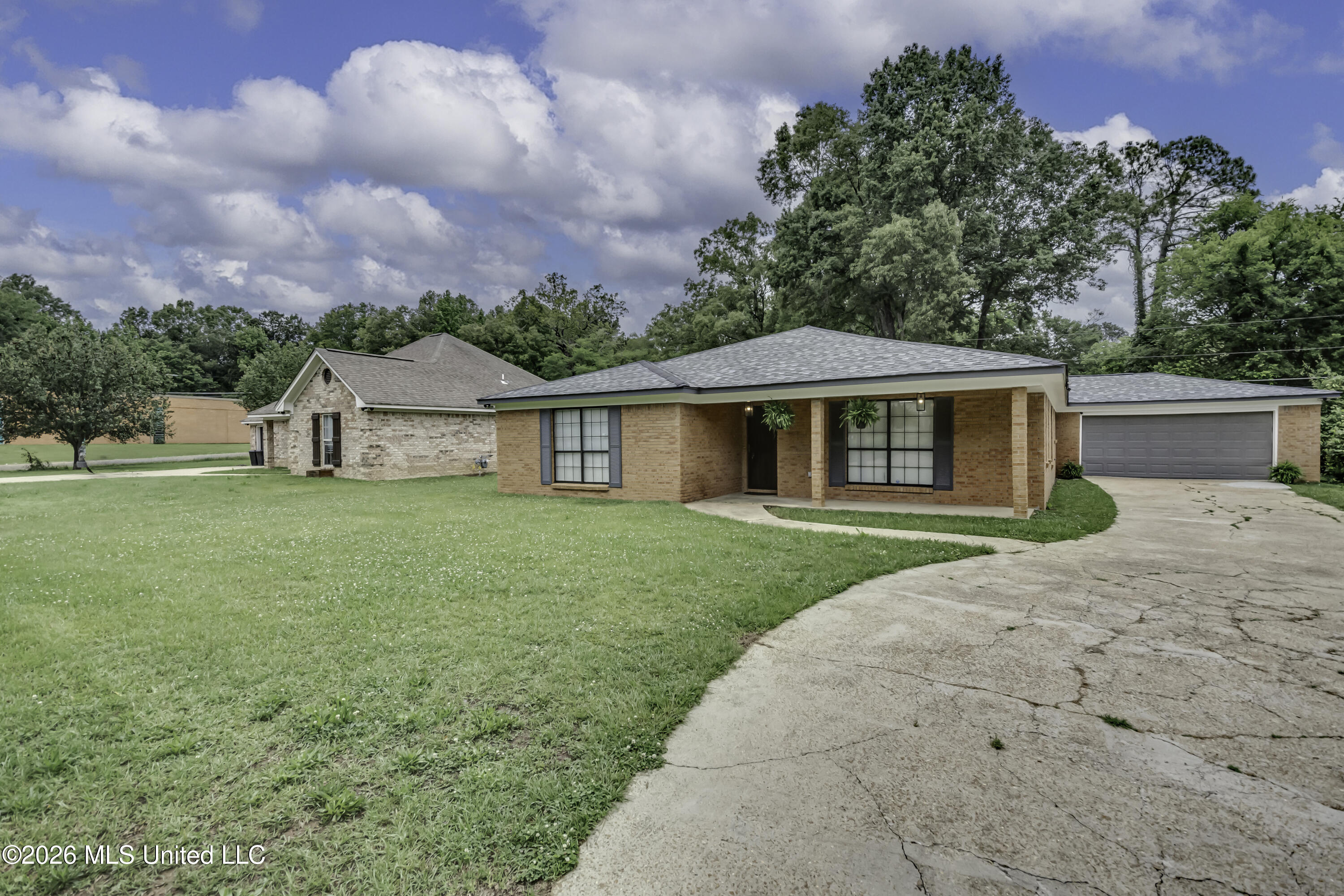 5534 Clinton Boulevard Jackson, MS 39209 - Photo 2 of 28 5534 Clinton Blvd--3
