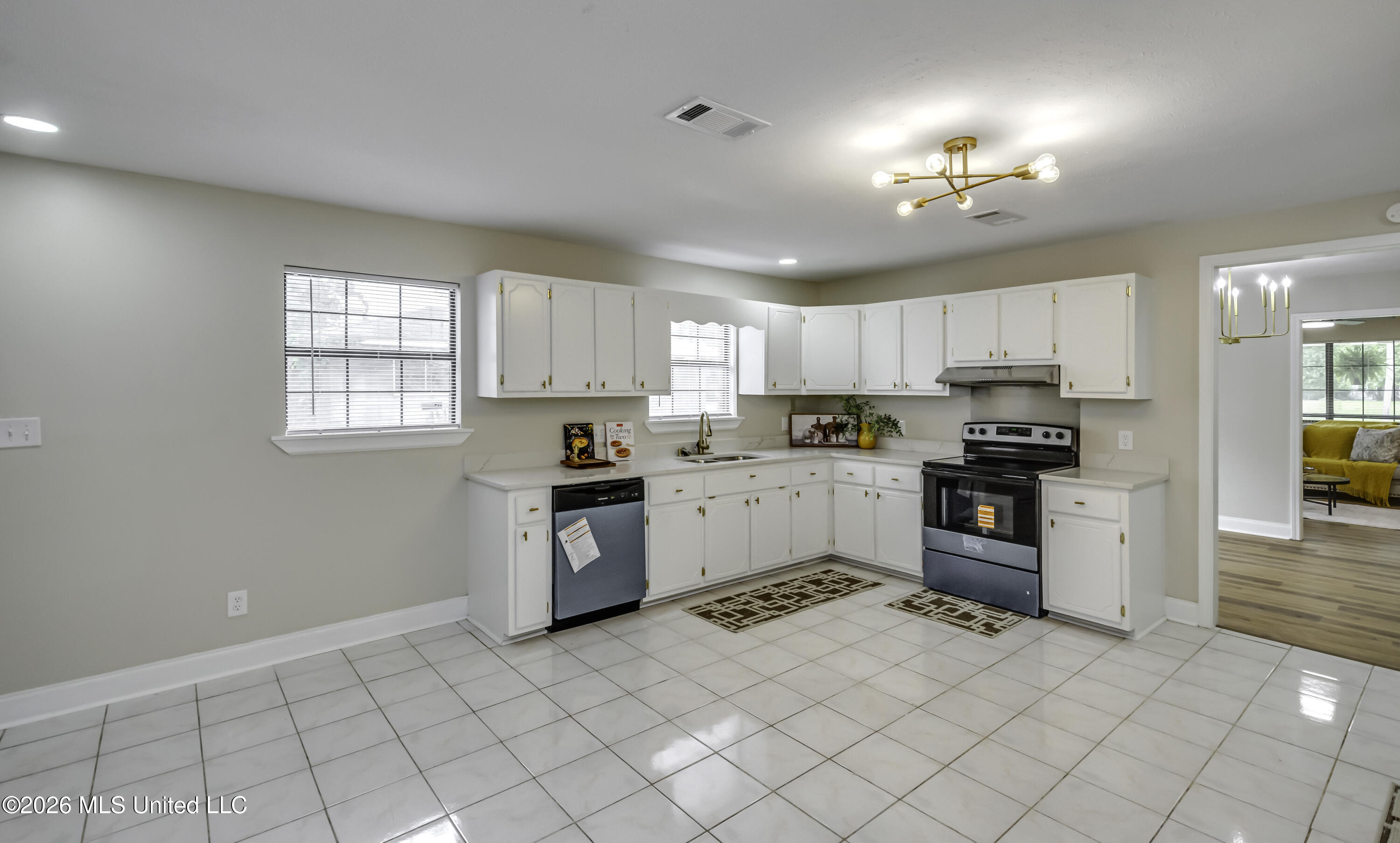 5534 Clinton Boulevard Jackson, MS 39209 - Photo 9 of 28 5534 Clinton Blvd--27