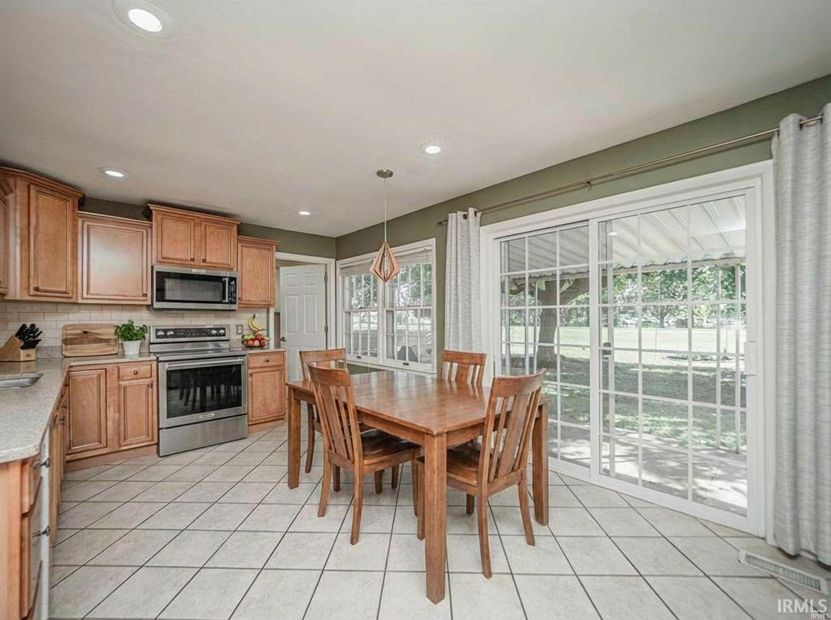 1170 South Stockwell Road Evansville, IN 47714 - Photo 12 of 33