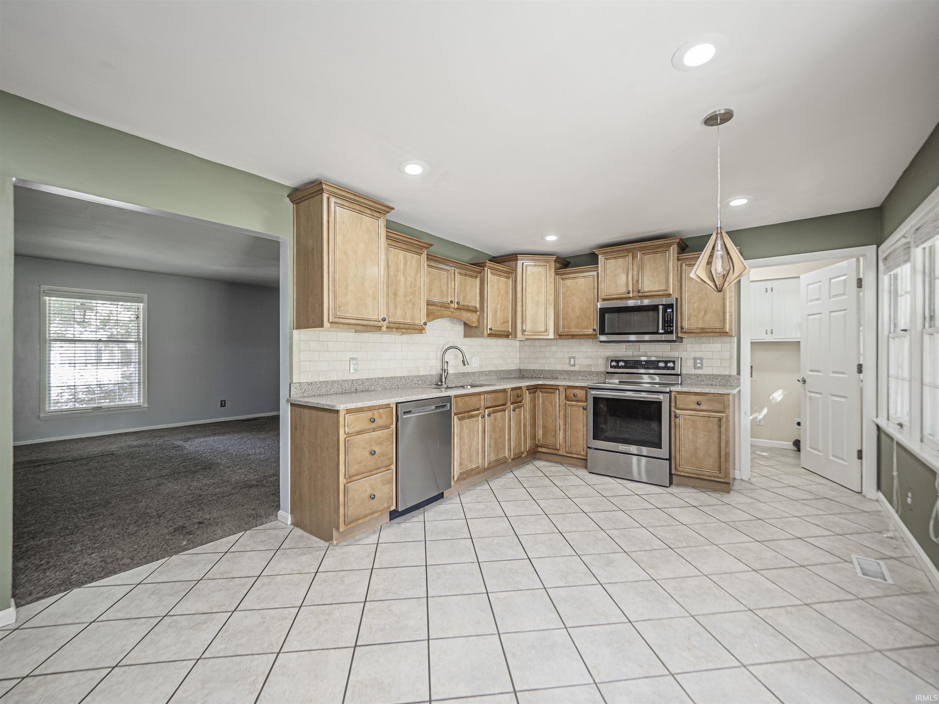 1170 South Stockwell Road Evansville, IN 47714 - Photo 13 of 33