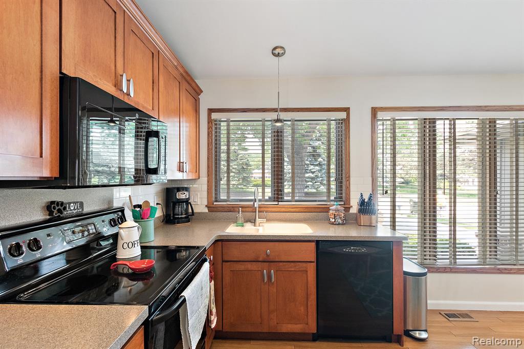 2283 Highsplint Drive Rochester Hills, MI 48307 - Photo 17 of 45