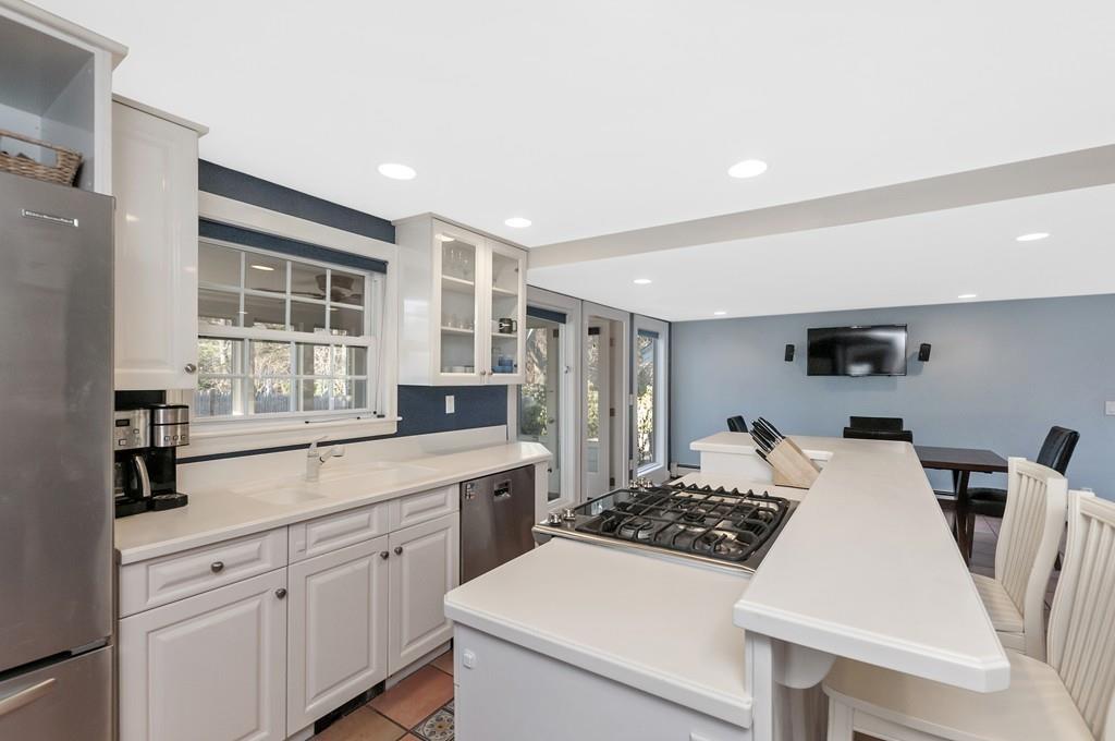 4 Winthrop Road Wayland, MA 01778 - Photo 5 of 20 Gallery Image 5