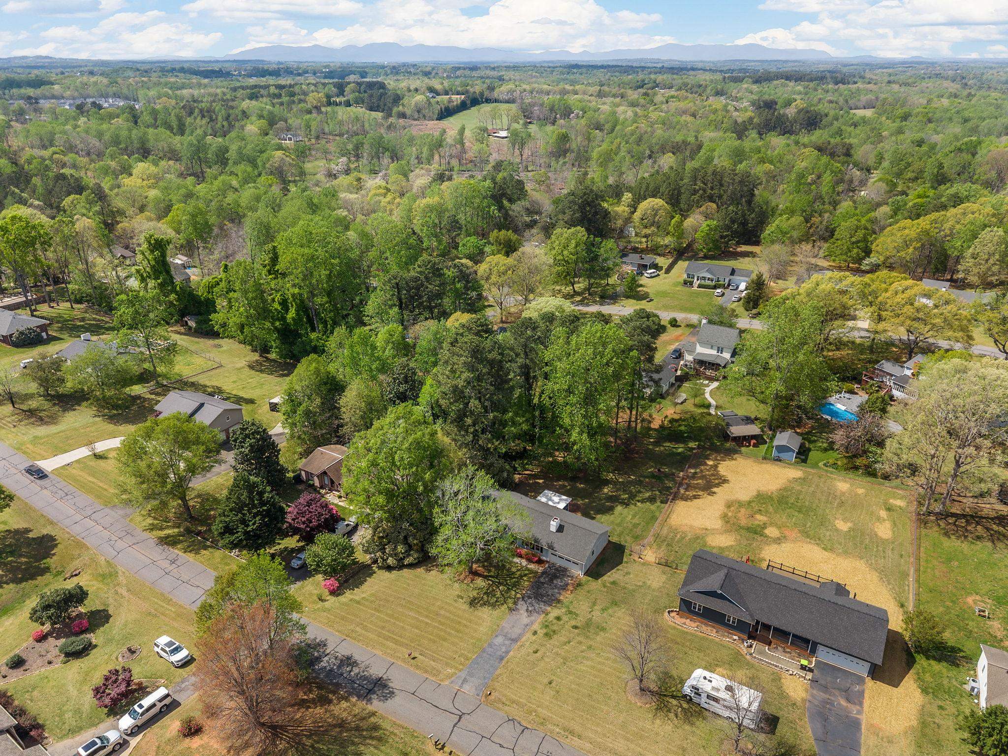 324 Woodsong Drive Inman, SC 29349 - Photo 2 of 35