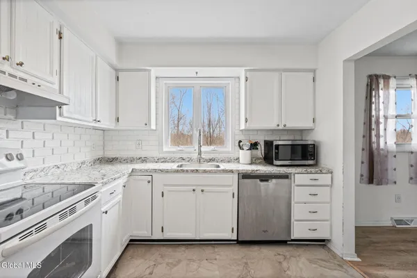 $309,900 | 35 Start Avenue, East Greenbush, NY 12144