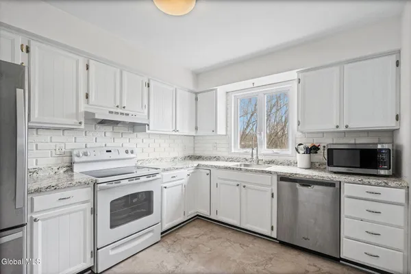 $309,900 | 35 Start Avenue, East Greenbush, NY 12144