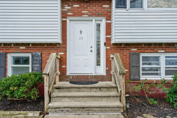 $309,900 | 35 Start Avenue, East Greenbush, NY 12144