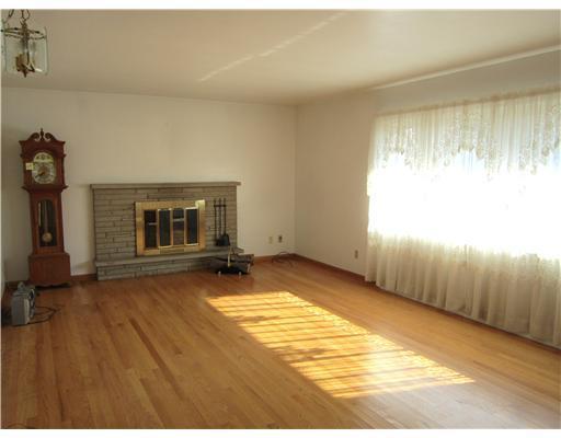 112 Freedom Road Butler, PA 16001 - Photo 5 of 9 Living Room.