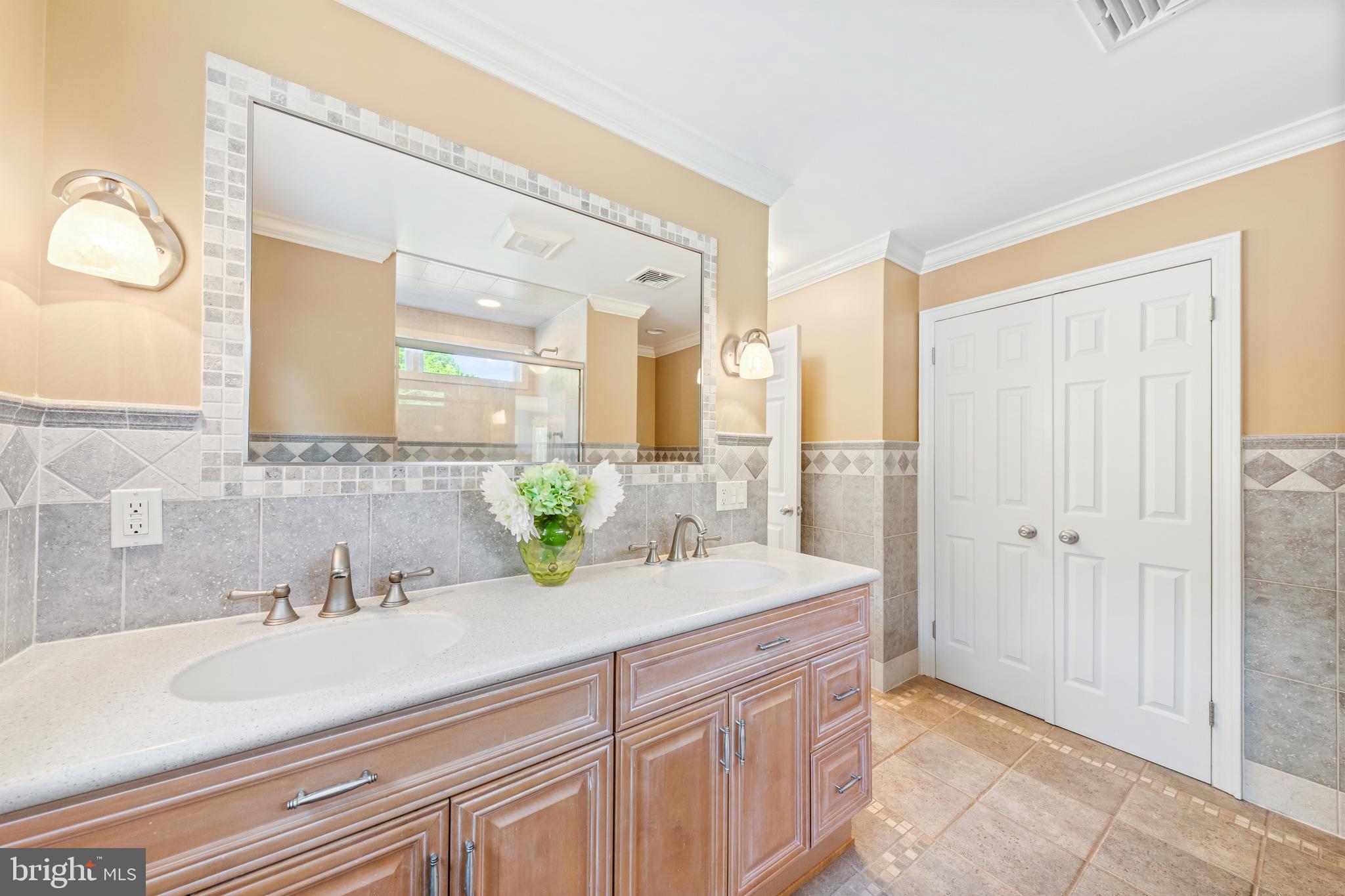 178 Lindbergh Road Hopewell, NJ 08525 - Photo 21 of 39 a bathroom with a sink and a mirror