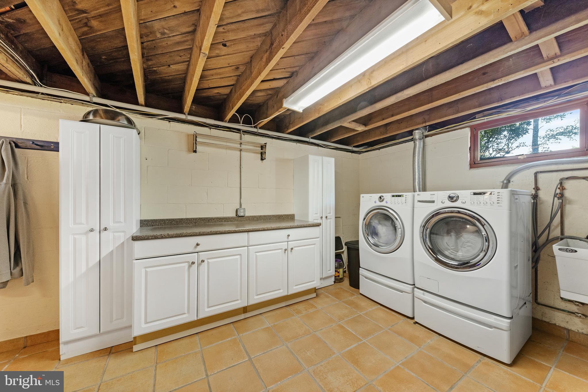 178 Lindbergh Road Hopewell, NJ 08525 - Photo 31 of 39 a utility room with dryer and washer