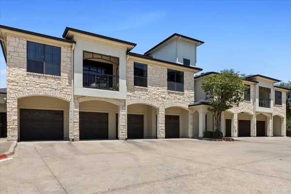 $1,950 | 7701 Rialto Boulevard, Unit 632, Austin, TX 78735