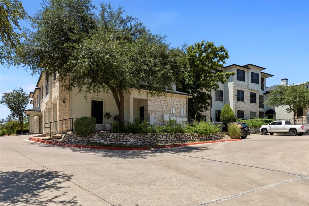 7701 Rialto Boulevard, Unit 632 Austin, TX 78735 - Photo 2 of 26