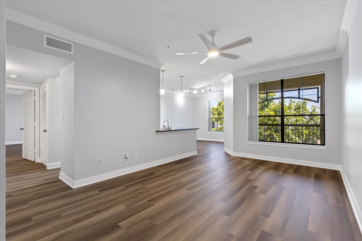 7701 Rialto Boulevard, Unit 632 Austin, TX 78735 - Photo 6 of 26 living Room