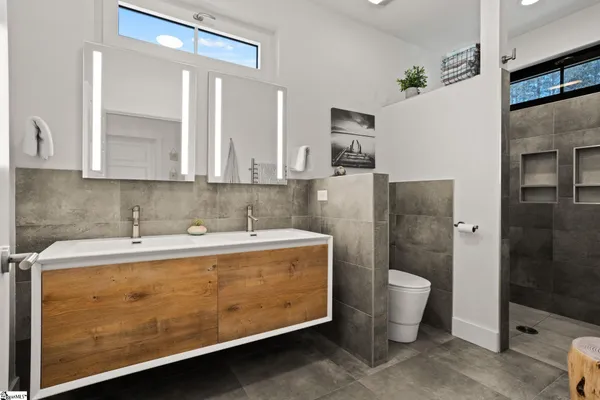 $974,301 | 185 Nicholls Drive, Spartanburg, SC 29301