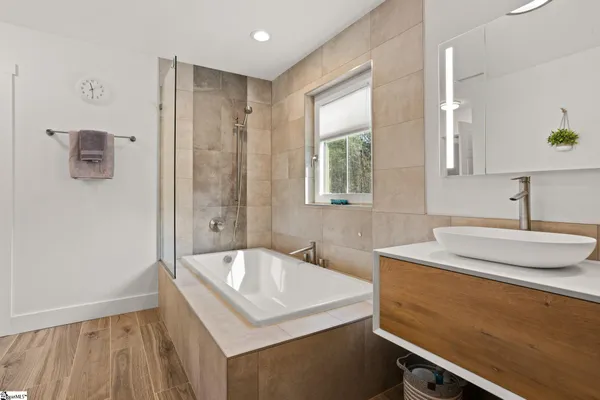 $974,301 | 185 Nicholls Drive, Spartanburg, SC 29301