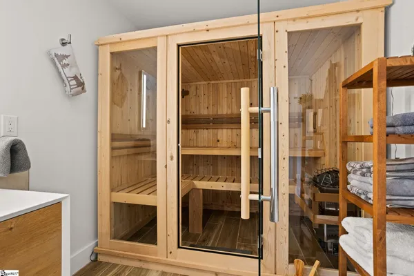 $974,301 | 185 Nicholls Drive, Spartanburg, SC 29301