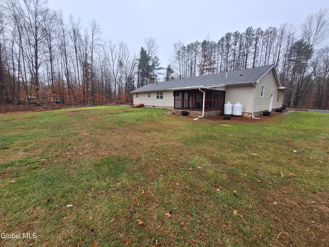 $2,600 | 1031 Saratoga Road, Moreau, NY 12831