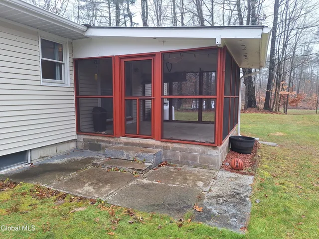 $2,600 | 1031 Saratoga Road, Moreau, NY 12831