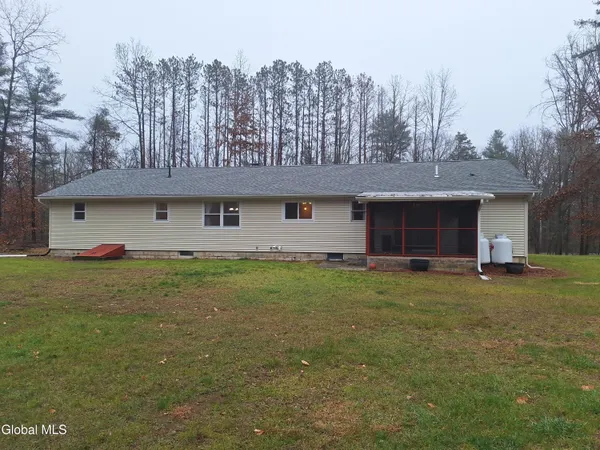 $2,600 | 1031 Saratoga Road, Moreau, NY 12831