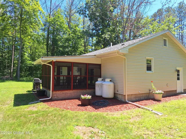 $2,600 | 1031 Saratoga Road, Moreau, NY 12831
