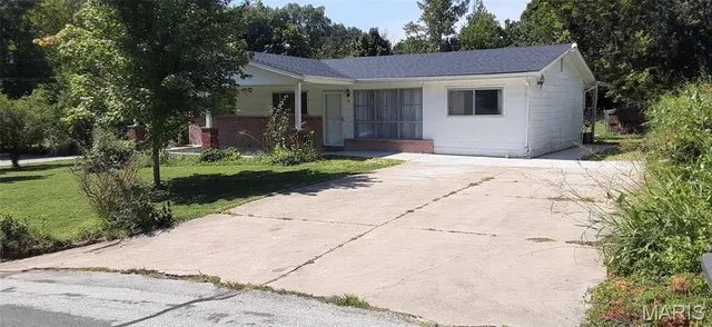 $185,000 | 76 Delores Drive, Fenton, MO 63026