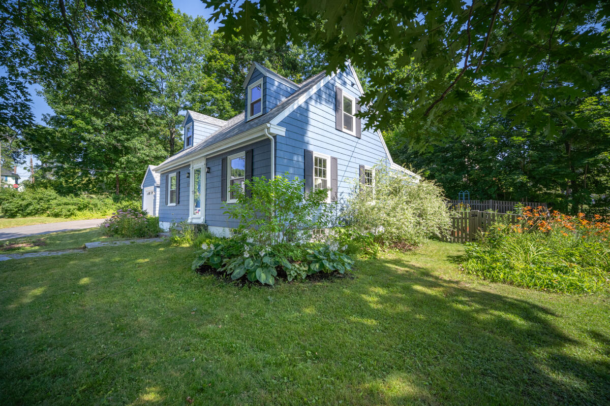 111 Elizabeth Road Portland, ME 04102 - Photo 3 of 48 111 Elizabeth Side