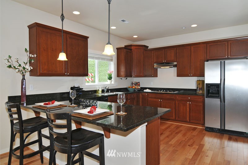 1009 Ridge Street Mukilteo, WA 98275 - Photo 3 of 25 Gallery Image 3