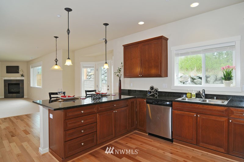 1009 Ridge Street Mukilteo, WA 98275 - Photo 4 of 25 Gallery Image 4