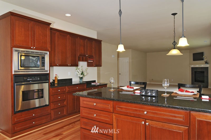 1009 Ridge Street Mukilteo, WA 98275 - Photo 5 of 25 Gallery Image 5