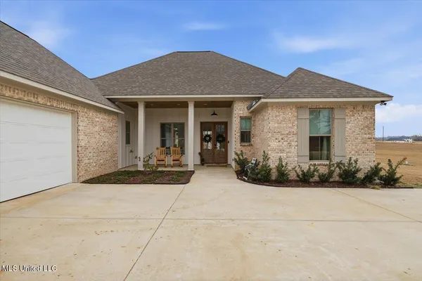 $355,000 | 35 Village Circle, Benton, MS 39039