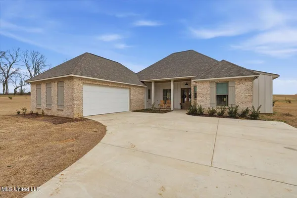 $355,000 | 35 Village Circle, Benton, MS 39039